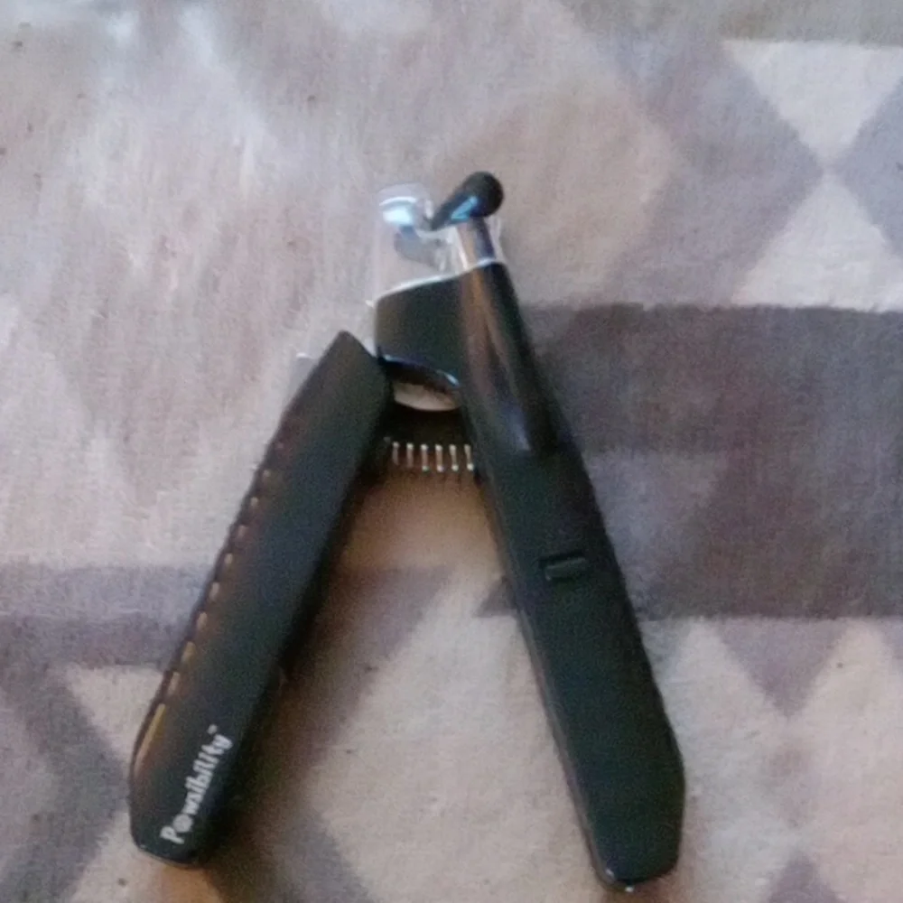 Professional dog meal clippers.